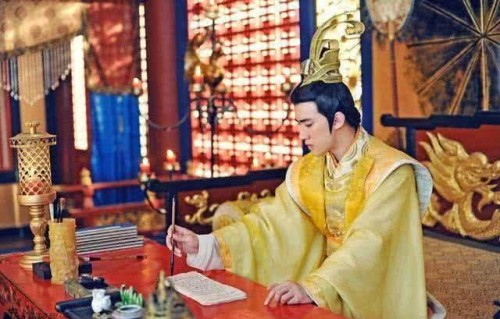 短剧报告，王爷王妃，她又开挂了——98集精彩纷呈的传奇故事