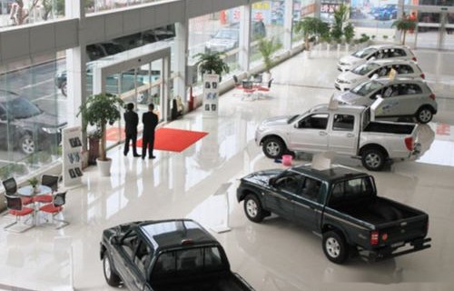 大家千万别让4s店为你上牌(4s店上牌费500自己去能省吗)