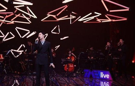 徐志胜的舞台之旅，从被绑架的阴影中走出，走向领奖的荣耀之路