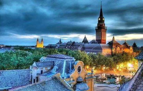 塞尔维亚著名钟楼遭遇中文涂鸦事件，文化交流的误解还是文化入侵的征兆？