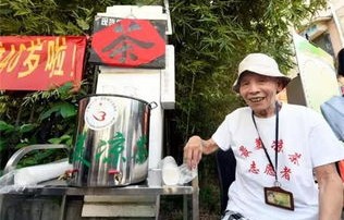 公交团队接力助其回家，4岁女童坐错车后的温暖故事