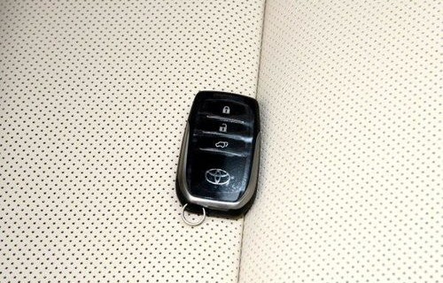 卡罗拉(卡罗拉更换钥匙电池视频)