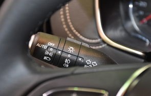 荣威rx5自动挡落地价(荣威rx5裸车价格)