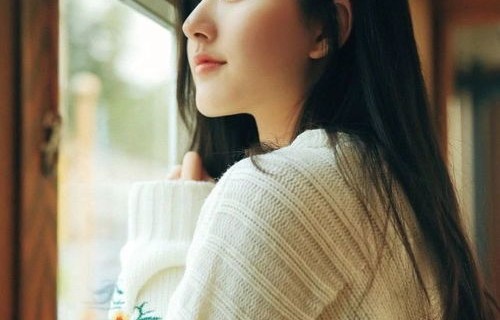 赵露思的休养日常，一份宁静的美丽