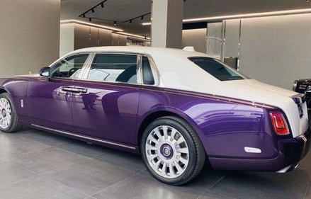 劳斯莱斯幻影加长版多少钱一辆(劳斯莱斯幻影加长2021最新款)