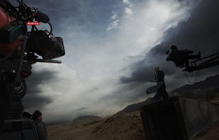 曹操举机关枪，AI魔改的边界与思考