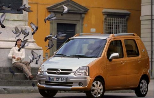 女士迷你小轿车(女士迷你小轿车燃油车)