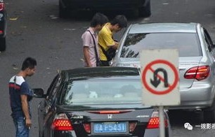 海口满大街拦人拦车查手机？揭秘背后的真相