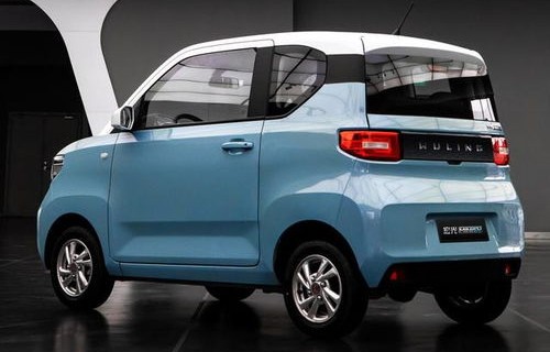 五菱宏光miniev(五菱宏光miniev保险一年多少钱)