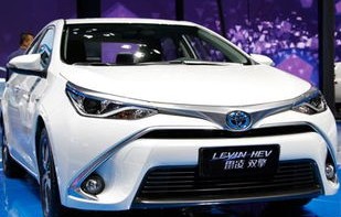 丰田雷凌油电混合车价格2023款(丰田雷凌油电混合车价格2023款轿车系列多少钱)