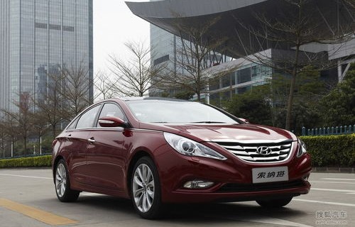 北京现代索纳塔图片(北京现代索纳塔图片红色)