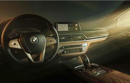 宝马全球首发新世代超感智能座舱，引领未来驾驶新革命