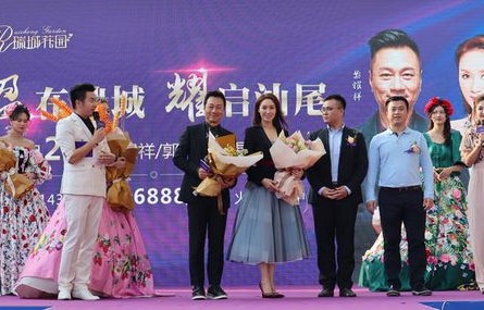 贾玲盛装出席冯巩67岁寿宴，共襄盛举