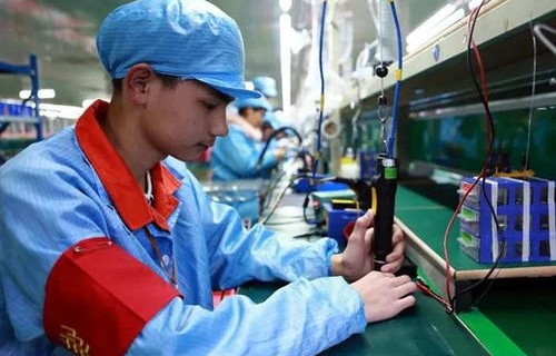 女生寒假打螺丝，从工厂实践看成长与体验