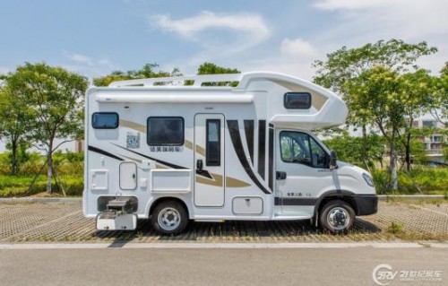 依维柯10万元房车图片(房车6人6卧20万左右)