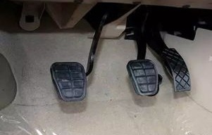 离合器的正确踩法口诀(每次刹车都要踩离合吗)