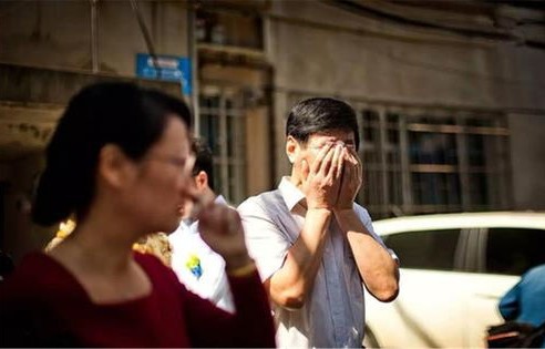 五十岁母亲重获新生，失去独子后的二胎之路