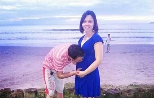 双胞胎宝妈意外怀上三胞胎，面对压力，母爱绽放的力量