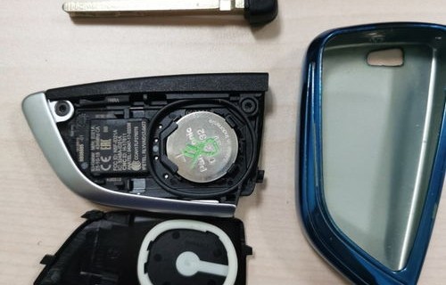 宝马x3汽车(宝马x3汽车钥匙电池怎么换)