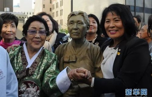 男网红亵渎慰安妇雕像遭路人正义之拳