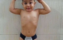 九岁小男孩展现惊人技艺，娴熟解剖动物内脏