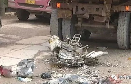 悲剧的背后，男童被装载机碾压身亡的悲剧事件