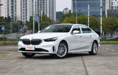 宝马七系多少钱(宝马七系多少钱2024款落地价)