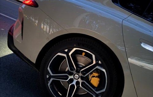 小米暖心之举，为SU7车主献上OK气门芯帽