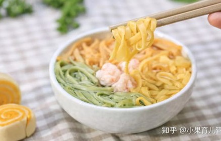 宝贝突突突的吐面条之旅，辅食拒绝记