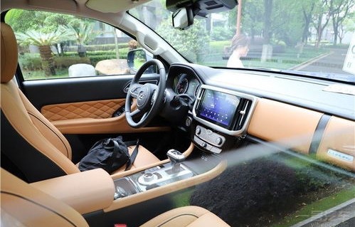 68岁港星定居内地，月入十八万，开启新生活篇章