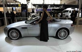 阿斯顿马丁v8(阿斯顿马丁V8敞篷)