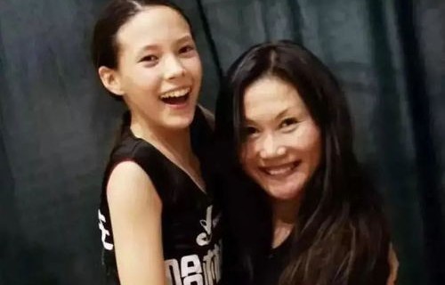 天生异瞳的七岁女孩，医生的专业回应