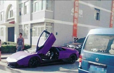 挖呀挖黄老师疑开豪车引热议,公众关注背后的教育与社会现象