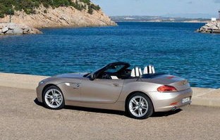 宝马z4四座敞篷跑车(宝马z4跑车敞篷价格)