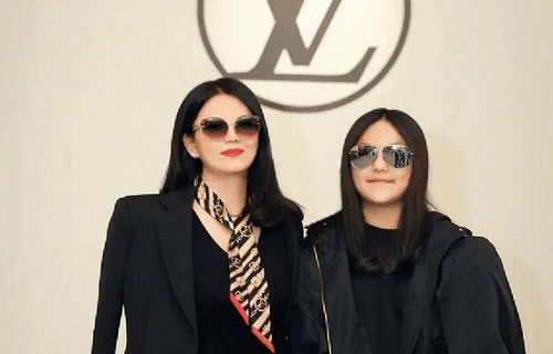 李湘王岳伦之女王诗龄画作获奖，艺术之花的璀璨绽放