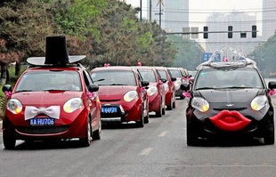 新人创意无限，摇摇车成为独特婚车，一场别开生面的婚礼