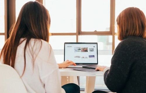 短剧崛起，职场开挂人生开局拒绝女上司