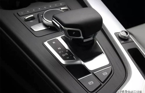 开自动挡车起步顺序(开自动挡车起步顺序视频)