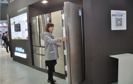 重庆一女厕安装透明落地窗引发社会关注，官方回应来袭