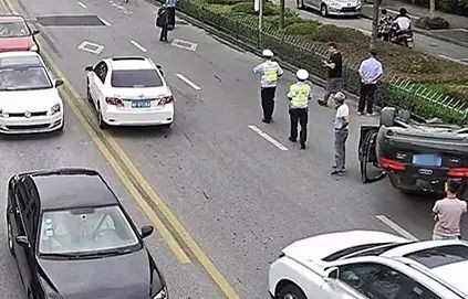 小米SU7大范围撞墙撞柱事件，70多辆车同日遭遇的背后