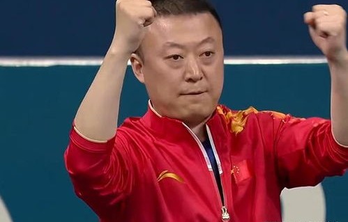 孙颖莎赛中大口喘气狂捏手臂，坚韧背后的汗水与荣耀