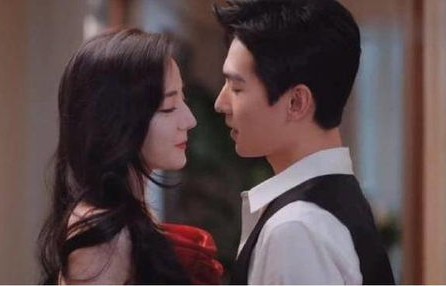 短剧她的伤痕荣耀——卢C与鹿鹿的荣耀之路