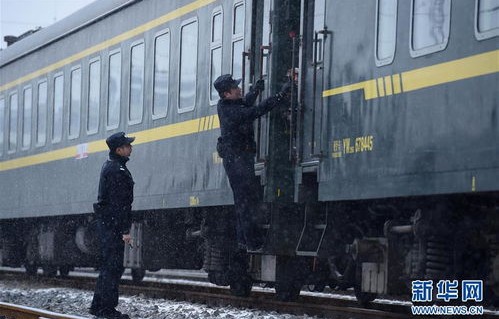 大学生返程初遇双层火车，震撼之旅的独特体验