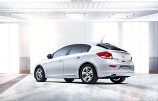 雪弗兰科鲁兹汽车，动力与时尚的完美结合