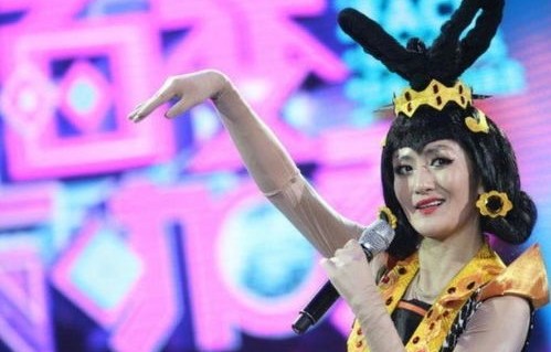 谢娜小品演绎之路，尴尬的瞬间与成长