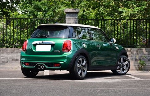 宝马女士款mini价格及图片(宝马迷你mini新款报价 女式宝马轿跑)