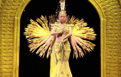 千手观音邰丽华重返春晚，二十年后的再聚首