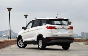 七座五菱宏光新车报价(五菱豪华7座商务车)