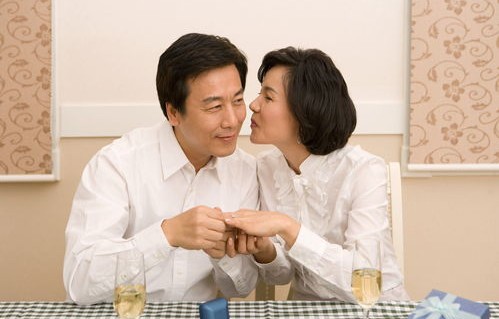 丈夫待业在家,生活压力下的抱怨与理解