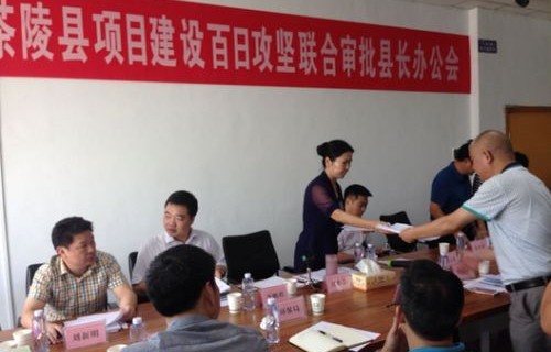 县长直面问题，县政府大院随便进现象的回应与整治